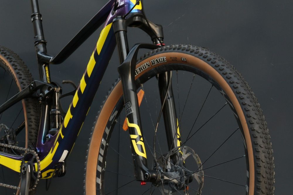Двопідвісний карбоновий велосипед Scott Spark RC 900 Team Issue AXS.Rock Shox SID, SRAM