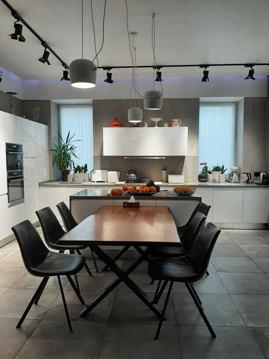 Новый стильный дом с бассейном Совиньон