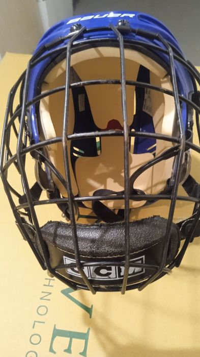 Kask hokejowy Bauer z kratą
