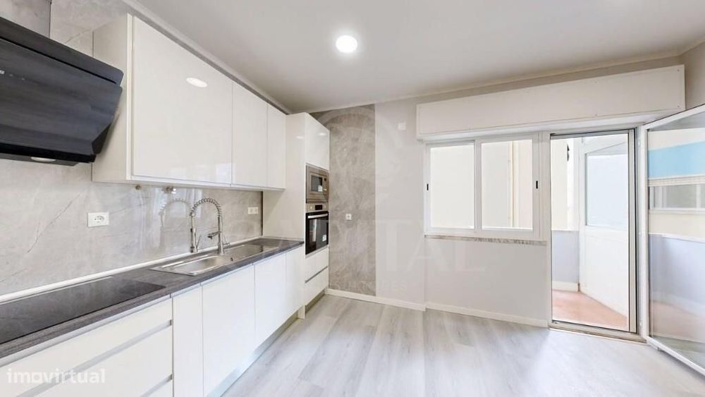 T1 remodelado junto à Estação da Amadora, moderno e pronto a habitar.