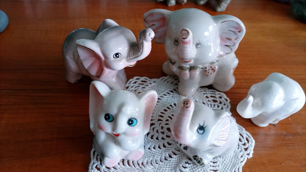 Pięć słonikow porcelanowych