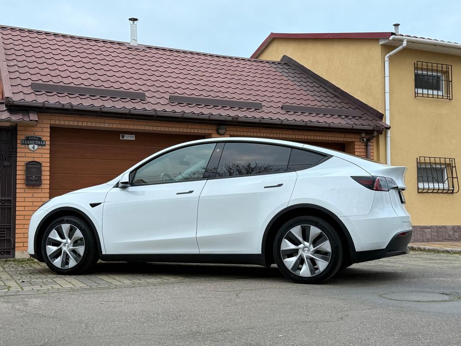 Продаю Tesla model Y
