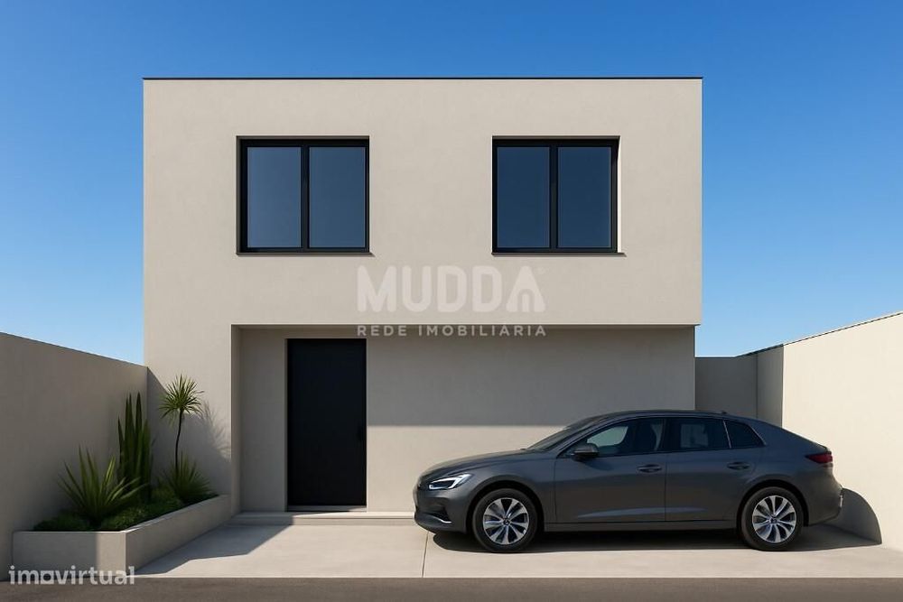 Terreno de construção com Benfeitoria - Garagem/Armazém