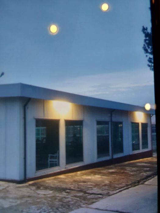 AUTO  SALON  pow.  780 m2   Do Wynajęcia lub sprzedam