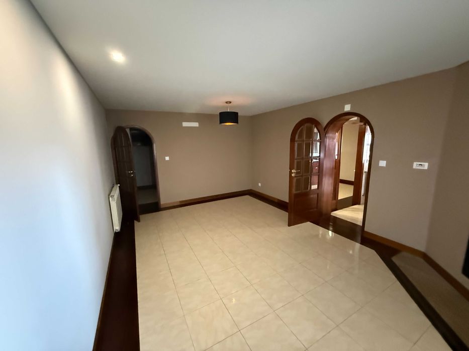 Quarto Mobilado com Casa de Banho Privada/Centro Marco de Canaveses