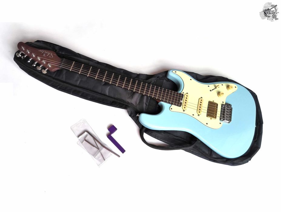 Як новий Schecter Nick Johnston DS Traditional HSS '2024 Atomic Frost