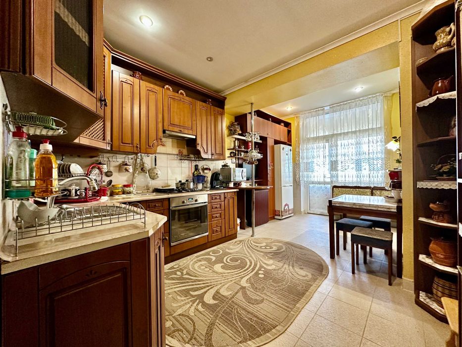 Продаж 4-кімнатної квартири в центральній частині м.Дрогобич!