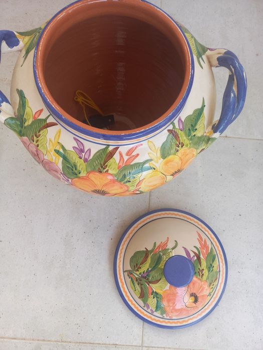 Terrina e bomboneira em louça regional