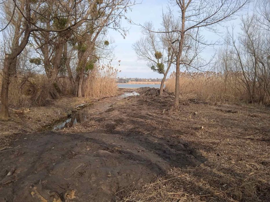 Продаж ділянки біля річки