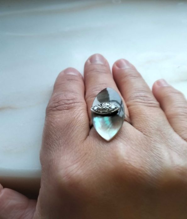 Anel de prata e madrepérola