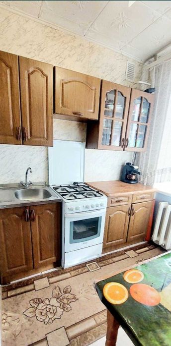 Затишна 1 кімнатна квартира з косметичним ремонтом на Виставці!
