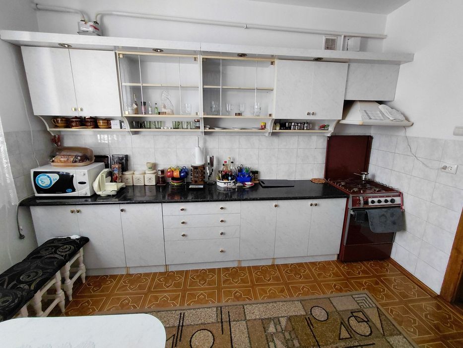 Кухня світлого кольору