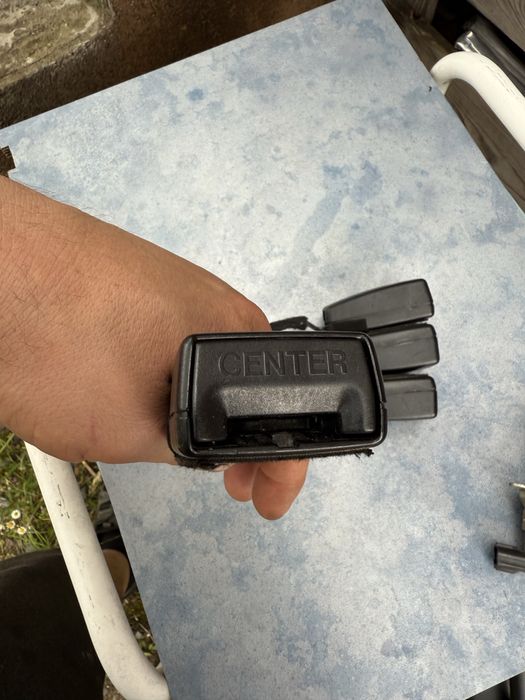 Zapinka pasa Ford Galaxy mk3 2 rząd środkowa