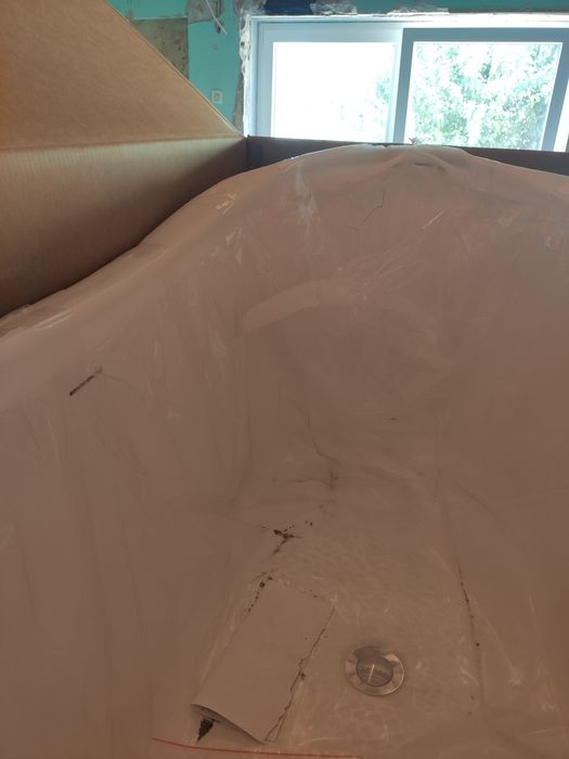 Banheira de Ilha Aica - Danificada