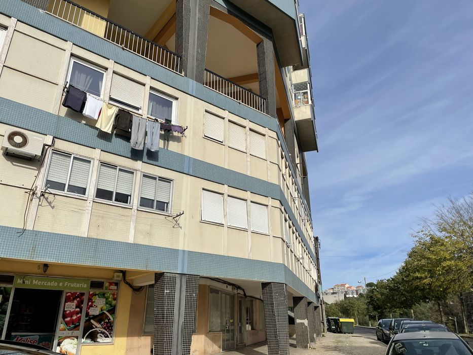 T1 Lumiar Quinta Lavadeiras, excelente, kichenett equipada, vista desafogada.  950€