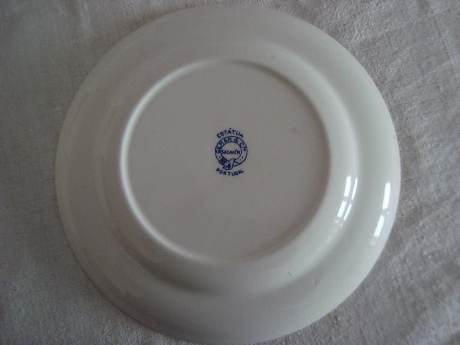 Prato Louça SACAVÉM Estátua Azul, rosa, verde e preto