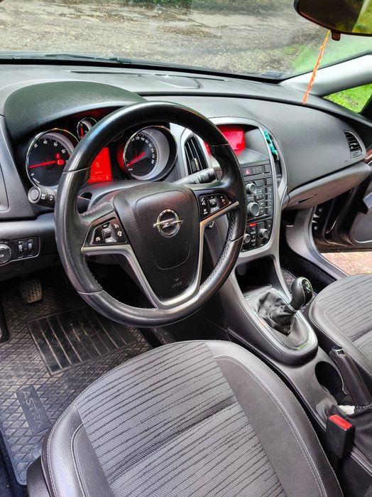 Samochód osobowy astra J 2018 rok