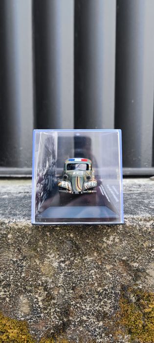 Citroën traction Avant 1/43 Miniatura