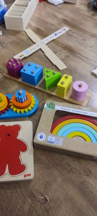 Zestaw drewnianych układanek