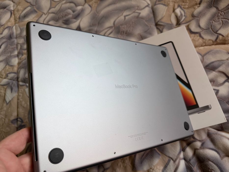 MacBook Pro 16 на M1 Pro 2021 , ідеальний , Повний рідний комплект