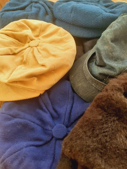 Czapki nowe różne zestaw 10szt rozm 59-60