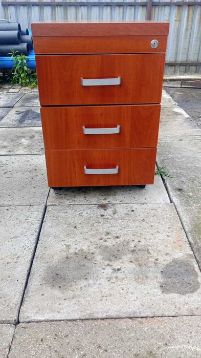 Kontenerek pod biurko przybornik jezdny na kółkach do biura domu hotel