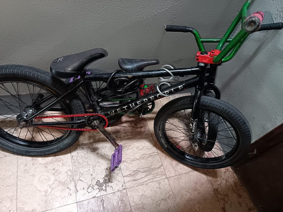 Vendo 2 bmx uma roda 20 e outra roda 16 pra desocupar  300 euros as duas