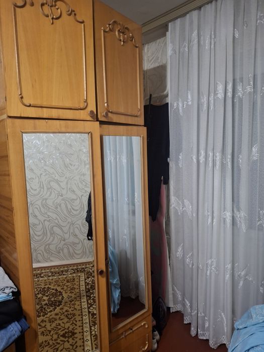 Віддам шафу і  в добрі руки.Самовивіз