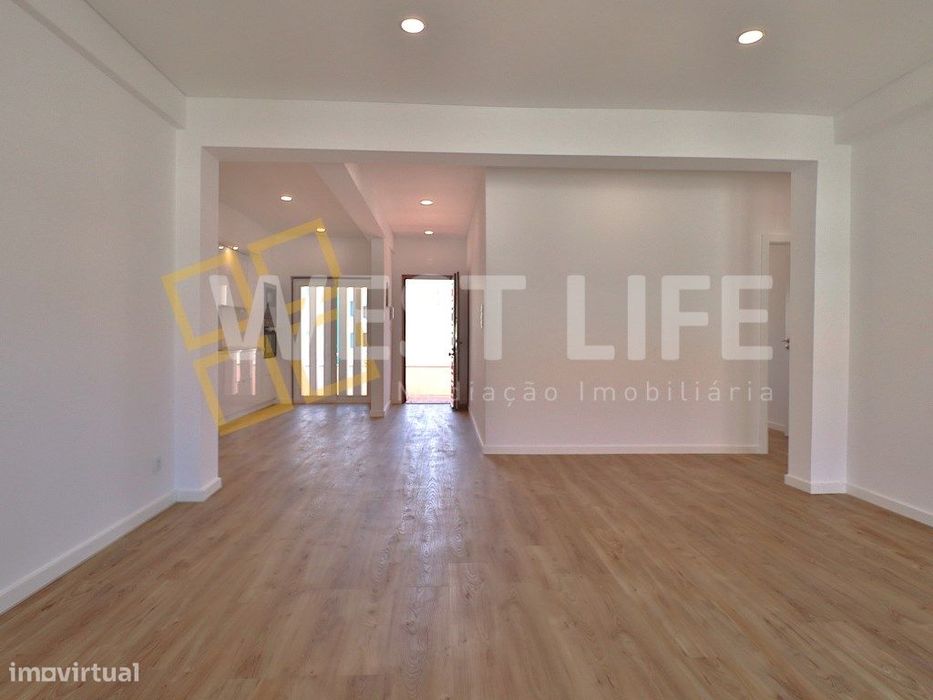 Apartamento T2+1 Totalmente Remodelado com VISTA MAR - a apenas 3 m...
