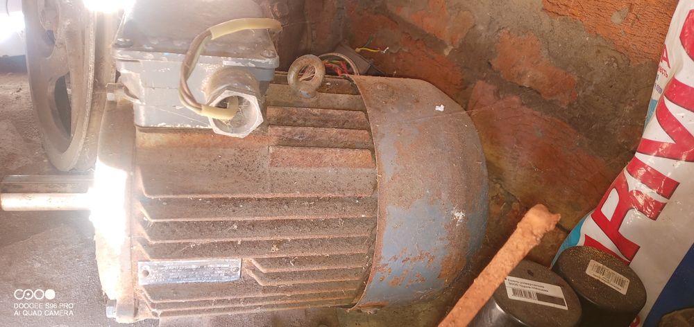 Двигун 3 кв 950 об/хв.