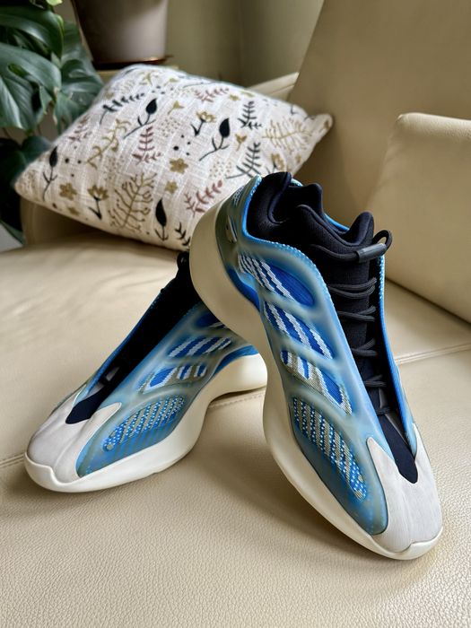 Adidas Yeezy 700 v3 Arzareth Orginał buty stan bardzo dobry roz 47 1/3