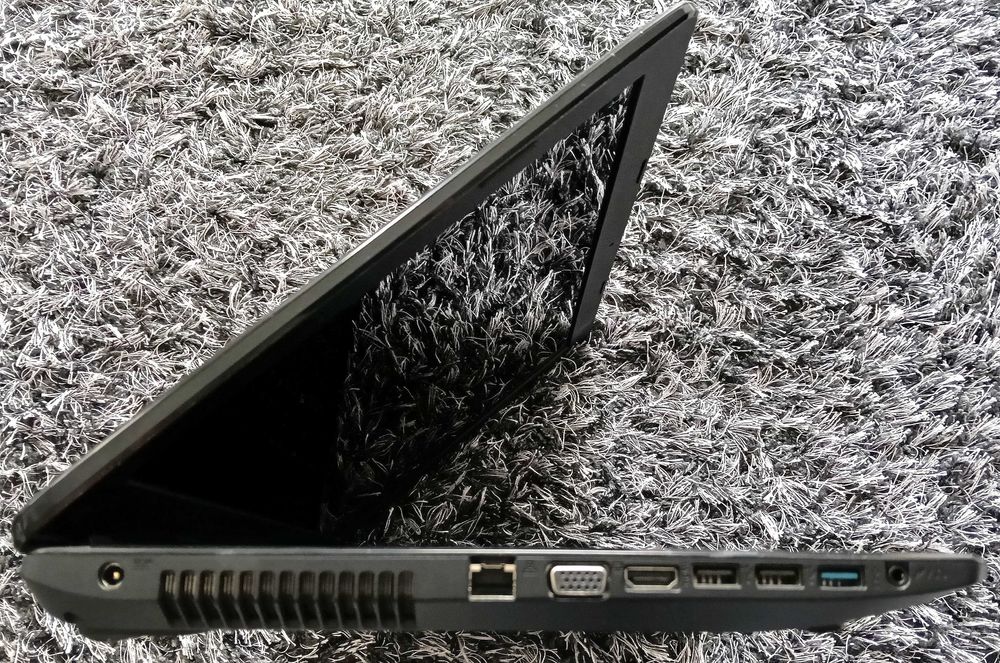Asus R704V -17 cali - i5- GF 720M- SSD -8Gb Ram