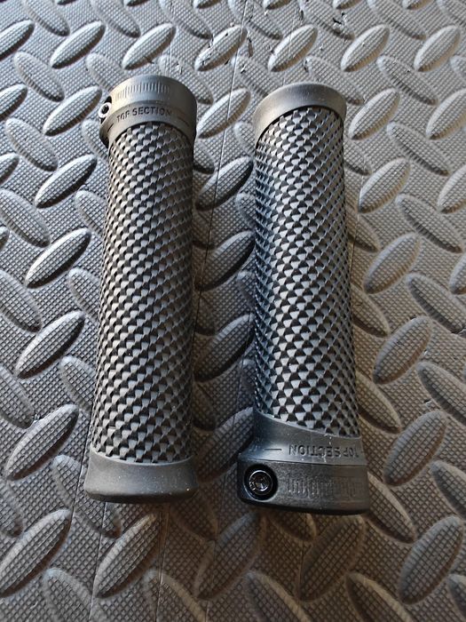 Pedais e punhos Cube