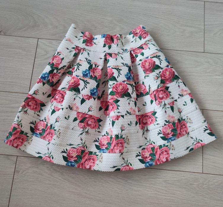 Elegancka Spódnica Amisu 34 XS w kwiaty wysoki stan rozkloszowana