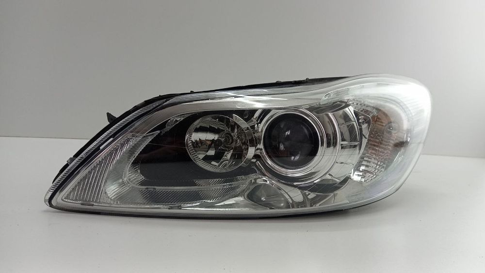 Фара левая Volvo C30 xenon 2010-2012 31299818