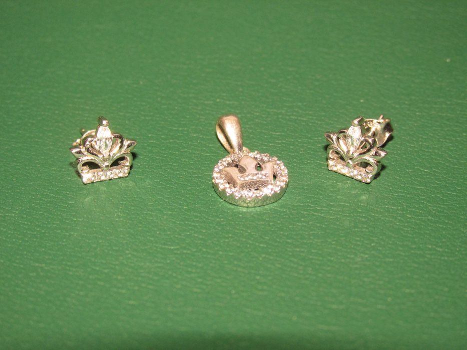 Набор серебряные сережки и подвеска с кубическими цирконами