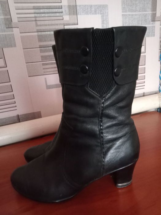 Продам жіночі ботинки