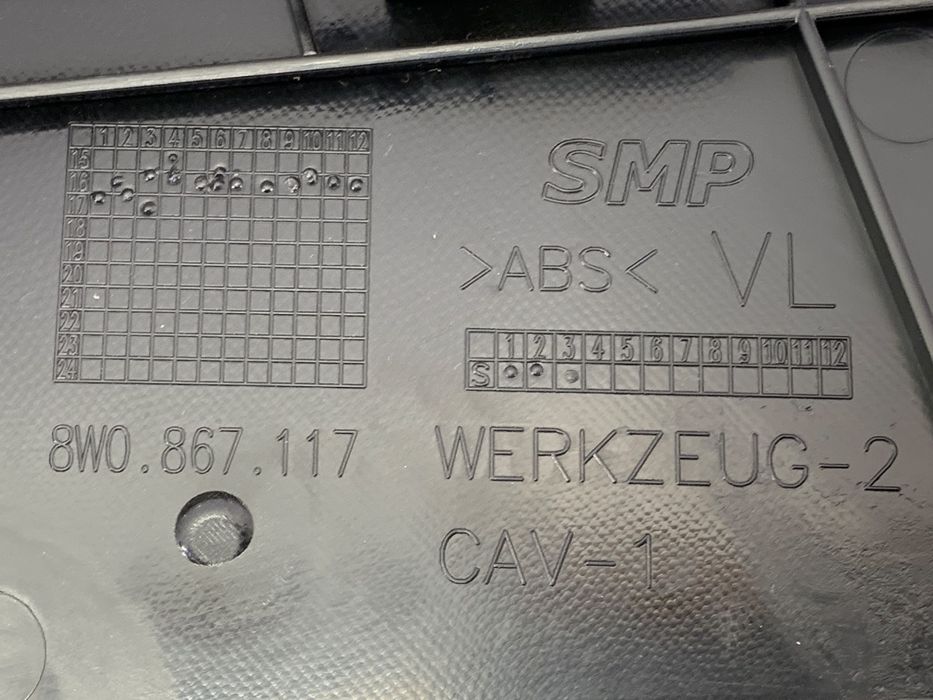 BOCZEK DRZWI LEWY PRZÓD AUDI A4 B9 Kombi TAPICERKA