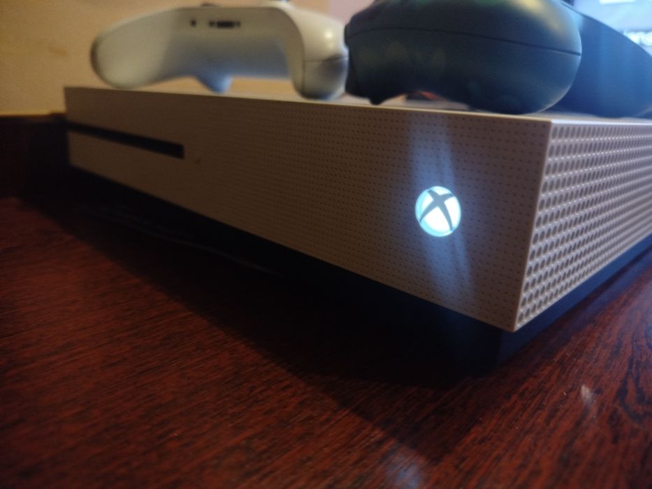 Продаю Xbox one s