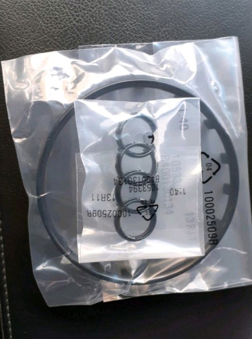 Эмблема Audi A1 A3 A4 A5 A6 B8 B9 C7 Q3 Q5 на руль рамка+кольца Новая!