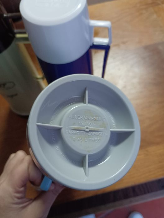 Thermos novas com copo