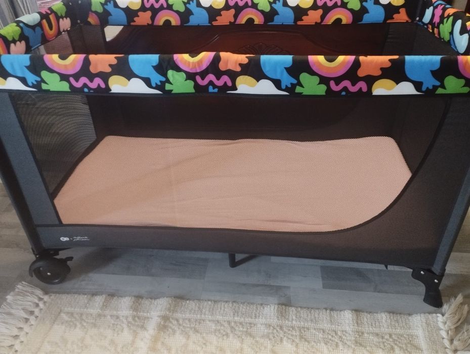 Berço dobrável com colchão pouco usado