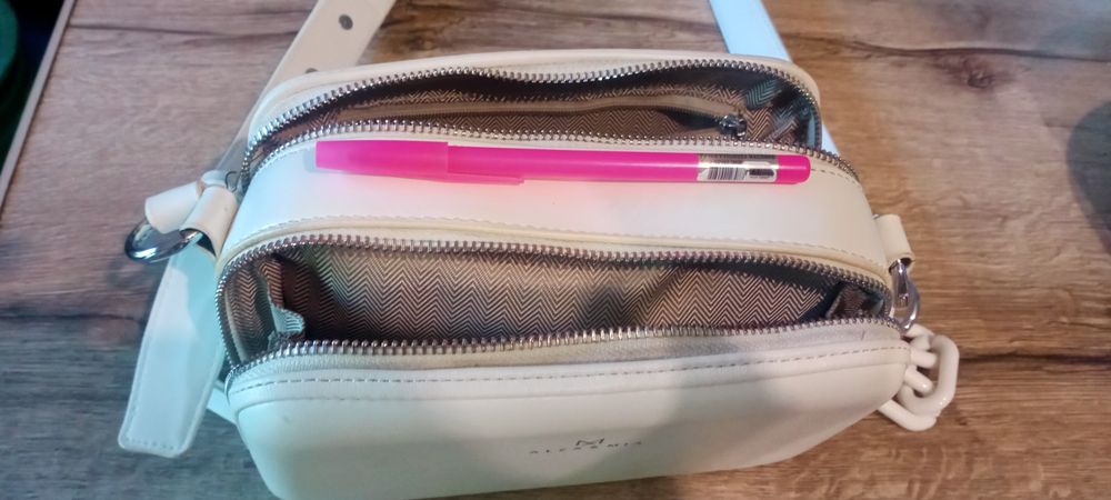 Біла сумка або клач в хорошому стані