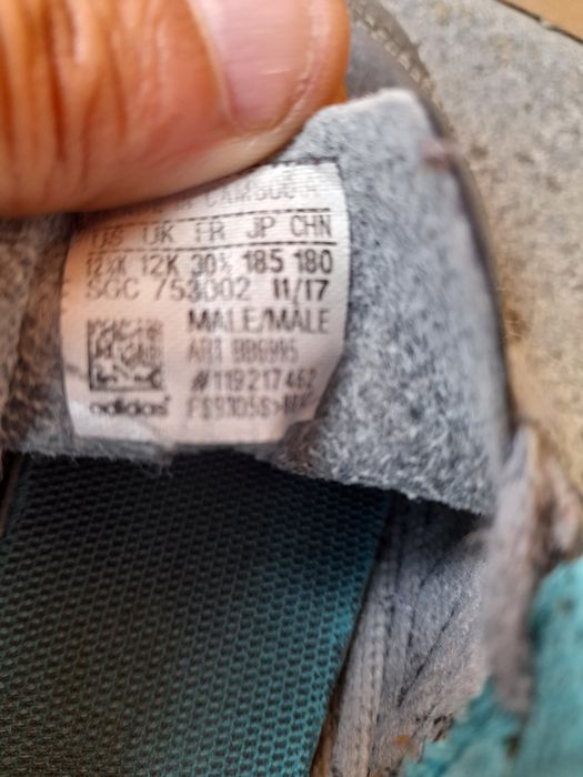 Sapatilhas Menino Adidas 30 já com portes.em correio normal