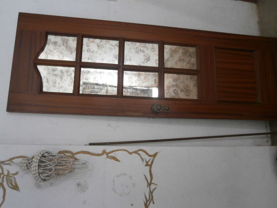 porta interior com espelhos