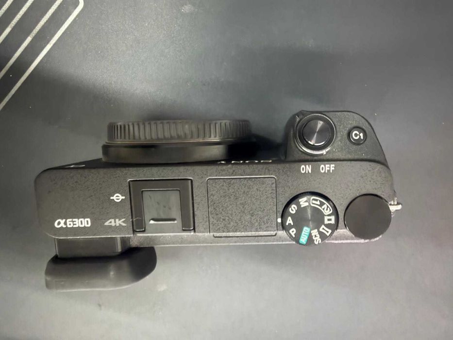 Sony a6300 APS-C 4K com 1067 disparos