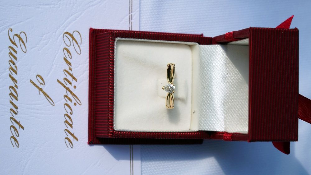 Pierścionek z brylantem 18K(ct) próba 750 brylant-0.33 ct