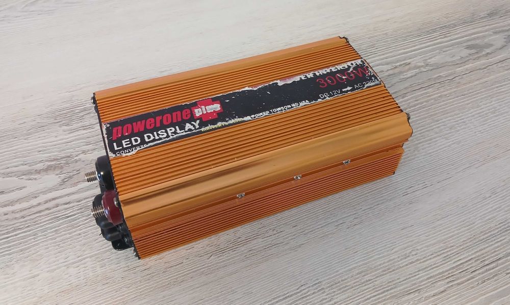 Інвертор 12В - 220В