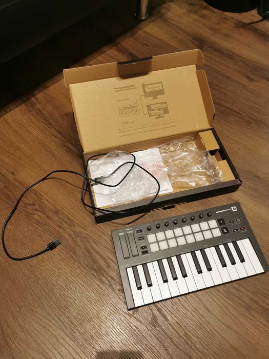 Novation Launch Key Mini MK3 - Kontroler MIDI