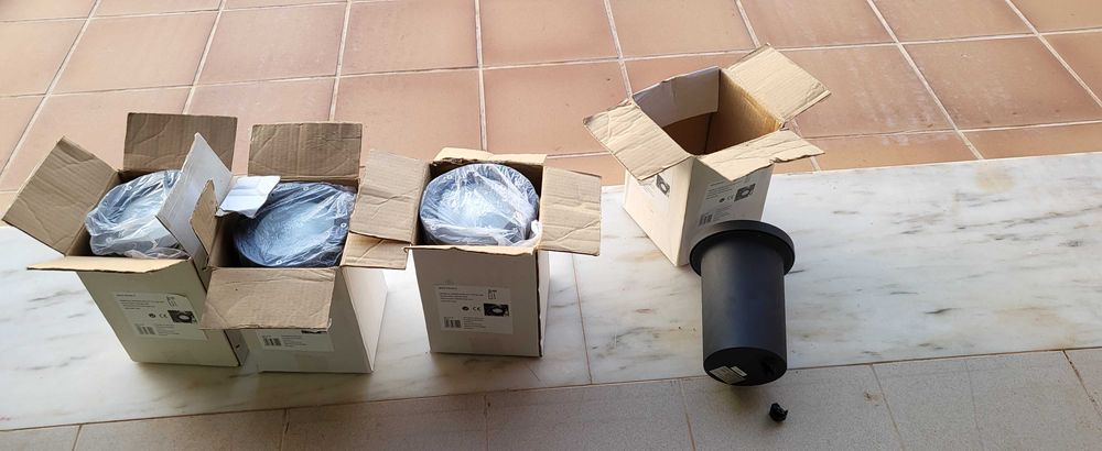 3 Focos de chão exterior novos na caixa + 1 de oferta (partido)